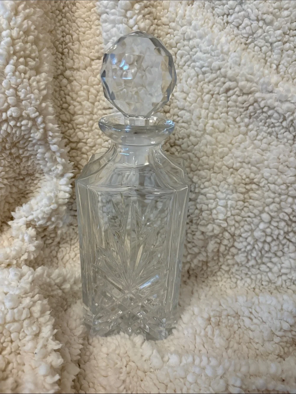 Cut Crystal Decanter - Clear Glass Home Accent Faceted Glass Top Liquor Decanter